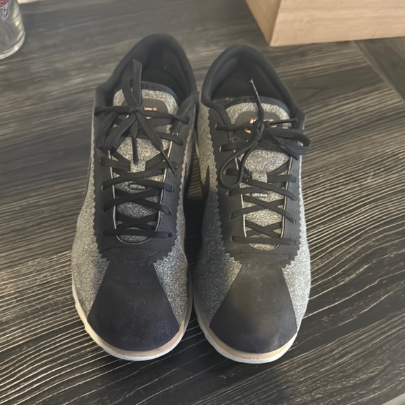 Women’s Nike Black and Gray low profile Sneakers - Picture 2 of 6